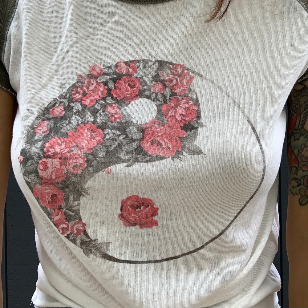 SOLD!!! Aeropostale 90s yin-yang baseball tee - Picture 4 of 5